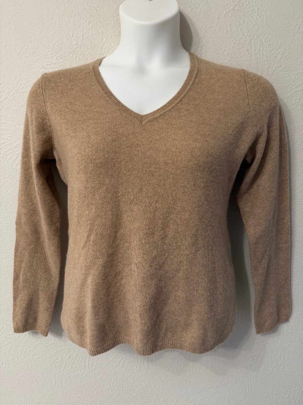 100%‎ Cashmere Charter Club 2-ply size M camel color V-neck